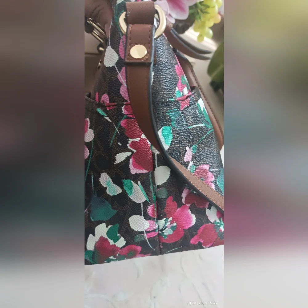 Authentic Calvin Klein coated PVC signature floral satchel cum crossbody bag - Picture 5 of 12